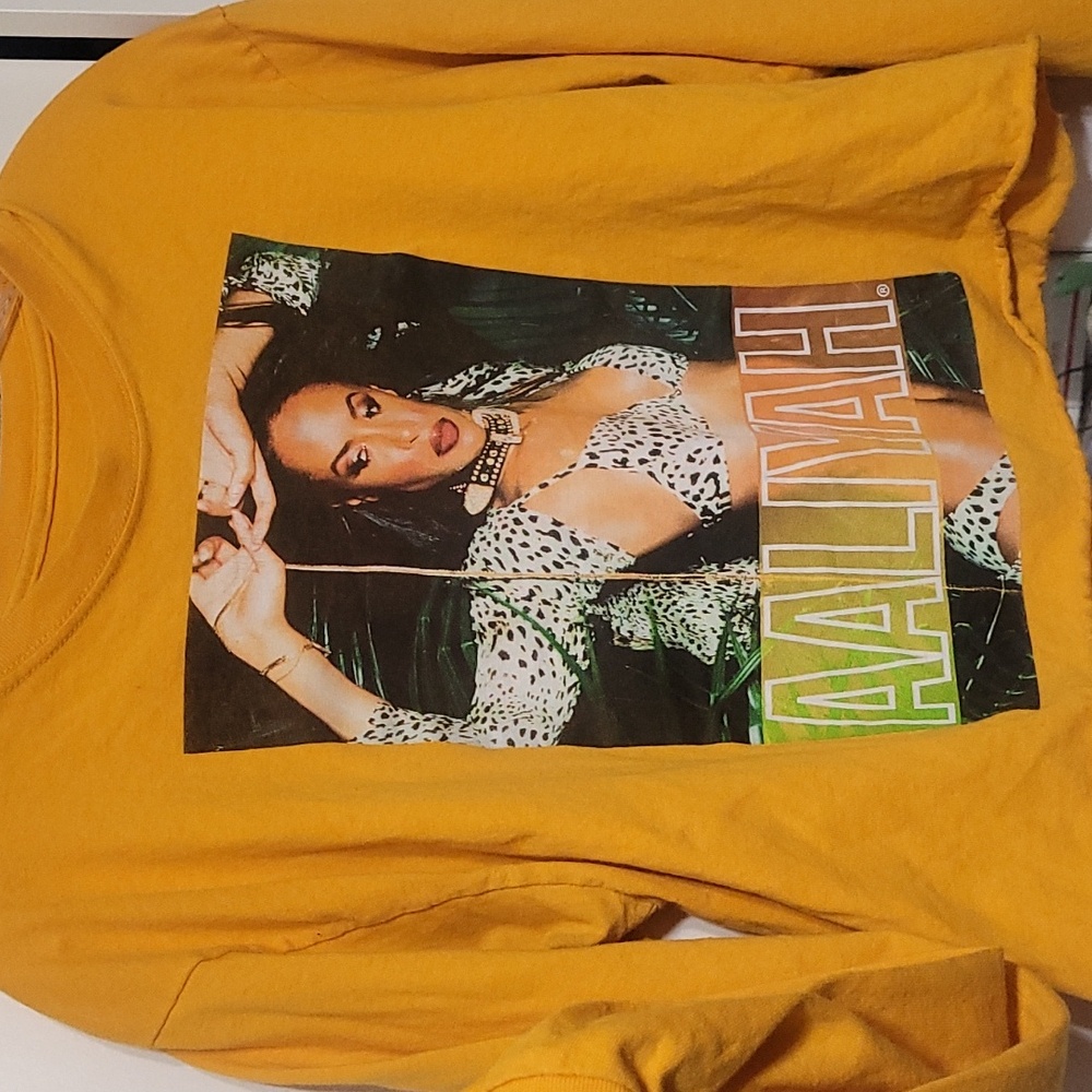 Aaliyah Cropped Long Sleeve Band Graphic Tee Yellow Size Large - Picture 5 of 5